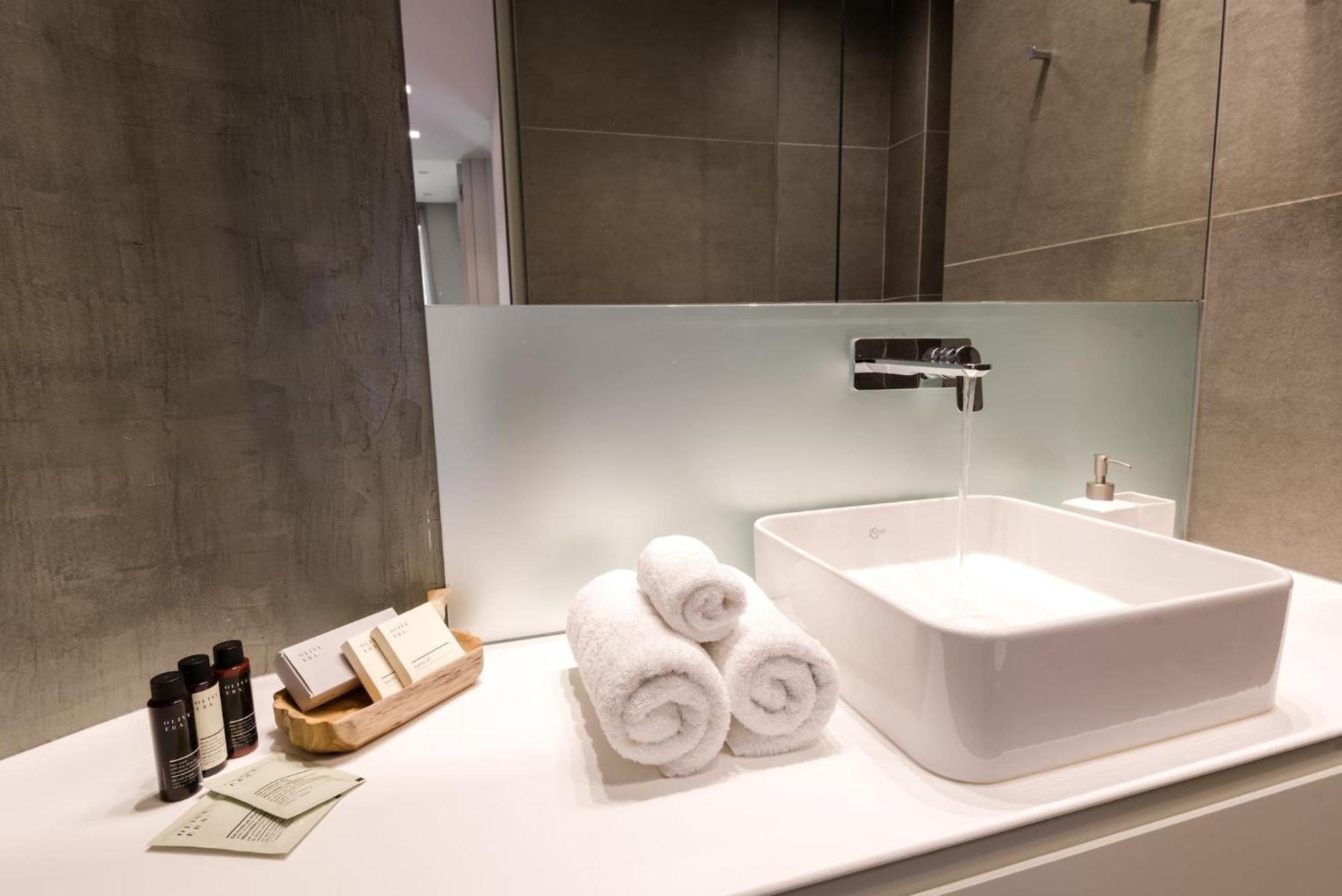 Urban Apt With Stunning Acropolis View & Roofdeck Athena Bagian luar foto