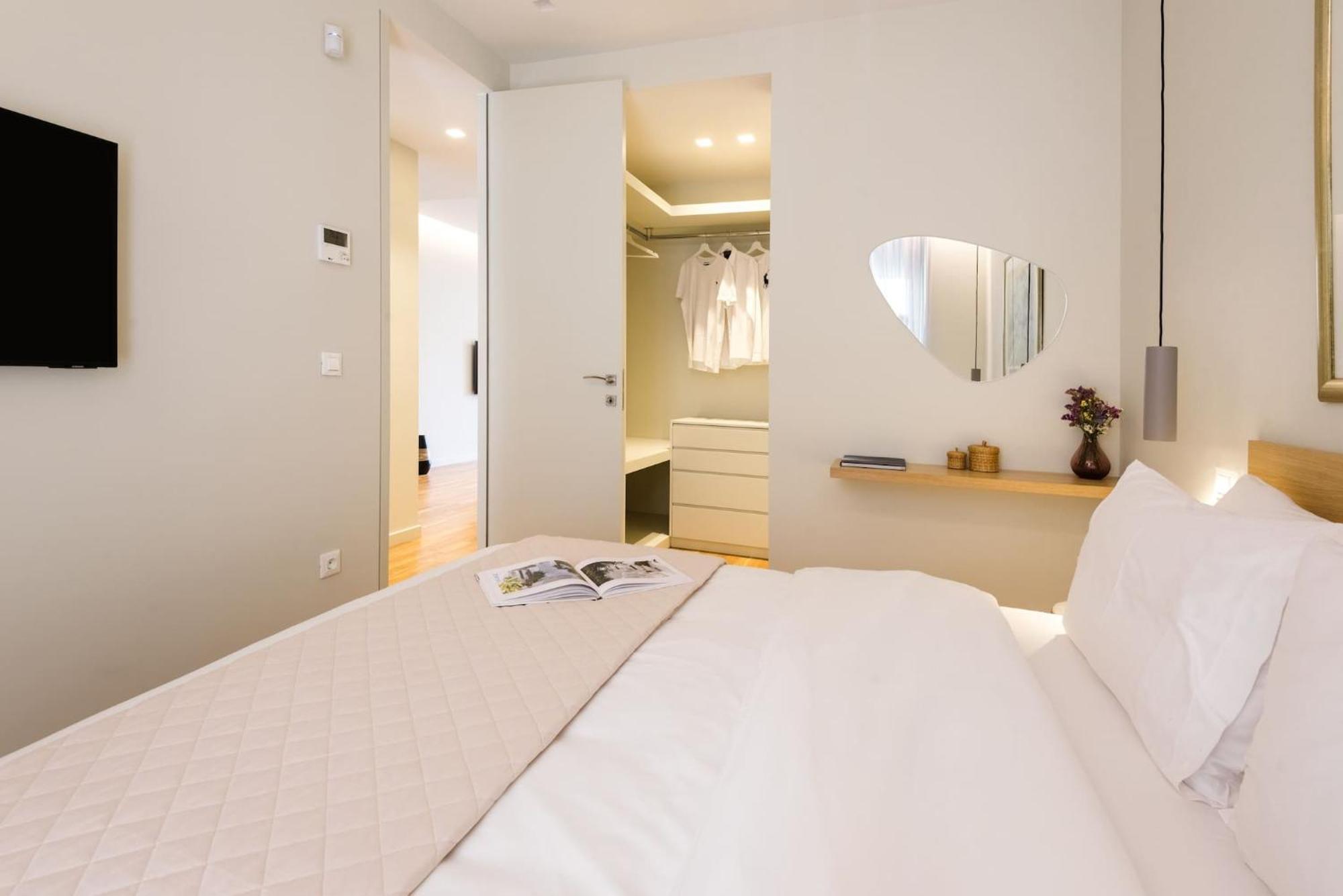 Urban Apt With Stunning Acropolis View & Roofdeck Athena Bagian luar foto