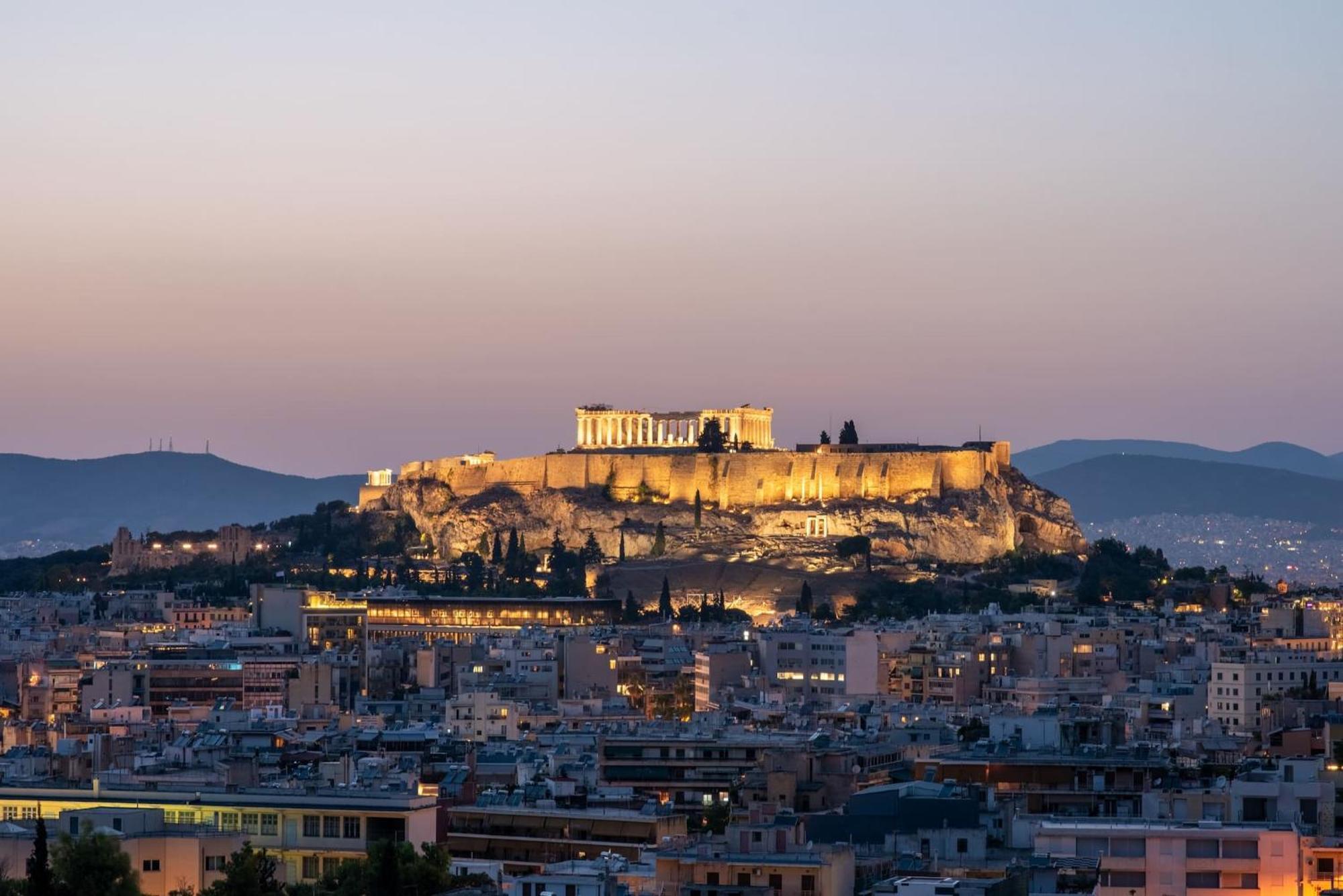 Urban Apt With Stunning Acropolis View & Roofdeck Athena Bagian luar foto